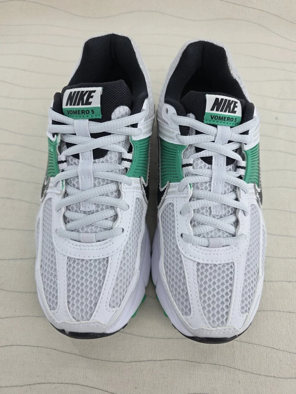 Nike Womens Zoom Vomero 5 White Green Sneakers Shoes Fj2028-102 Size 6 NEW
